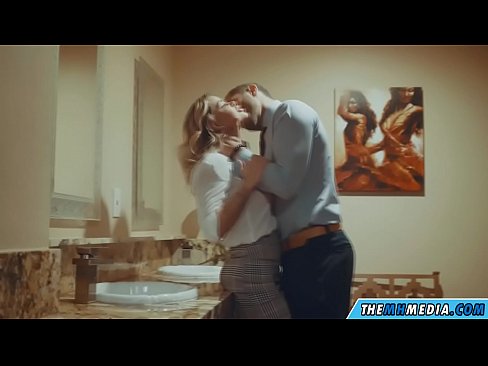 ❤️ 公衆トイレで巨乳金髪美女に誘惑されたら ❤ ヤリマン。at ja.porngifmag-com.ru ❌️❤